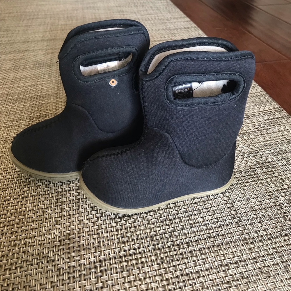 Bogs classic black boots, toddler 5